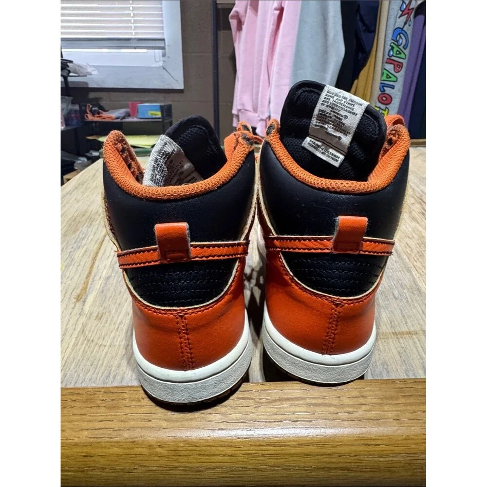 Nike Dunks High-Top Kids Sneakers in Orange and Black